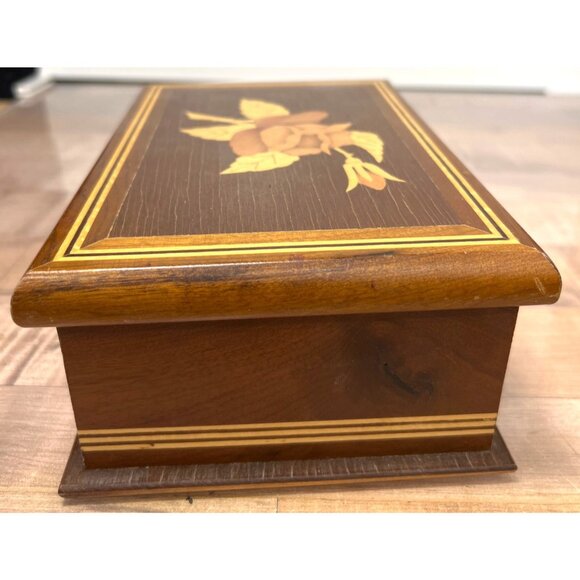 Handcrafted Wooden Inlay Box With Floral Marquetry Design & Gold Velvet Interior - Picture 5 of 6